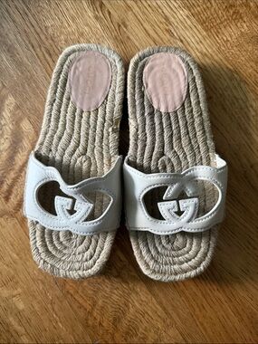Gucci White Leather Interlocking G Slide Sandals